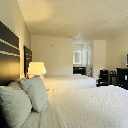 Clarion Inn & Suites Kissimmee-Lake Buena Vista South Exterior foto